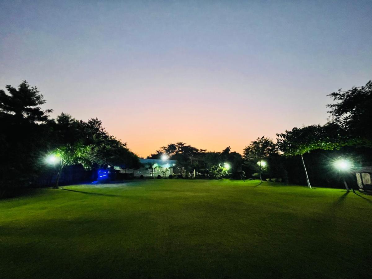 Anantam Aravali Villa Gurgáon Kültér fotó